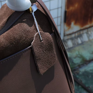 Herbst- und Winter-Tragetasche aus mattiertem Wildleder (Rindsleder)